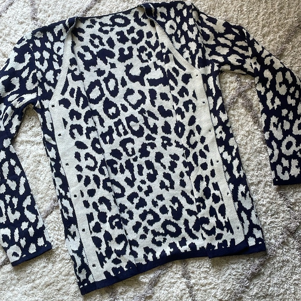 ✨Blue Leopard Cardi✨ - Picture 3 of 6